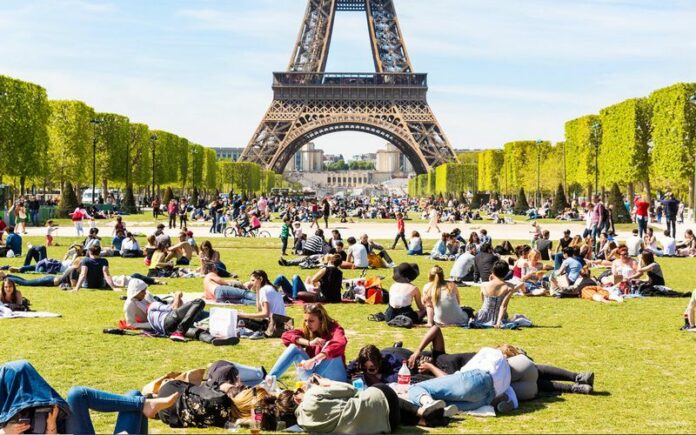 Top 10 Mistakes Tourists Make in Paris