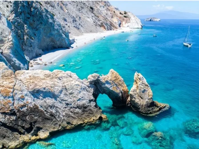 10 Must Visit Places in Greece to Add to Your Bucket List